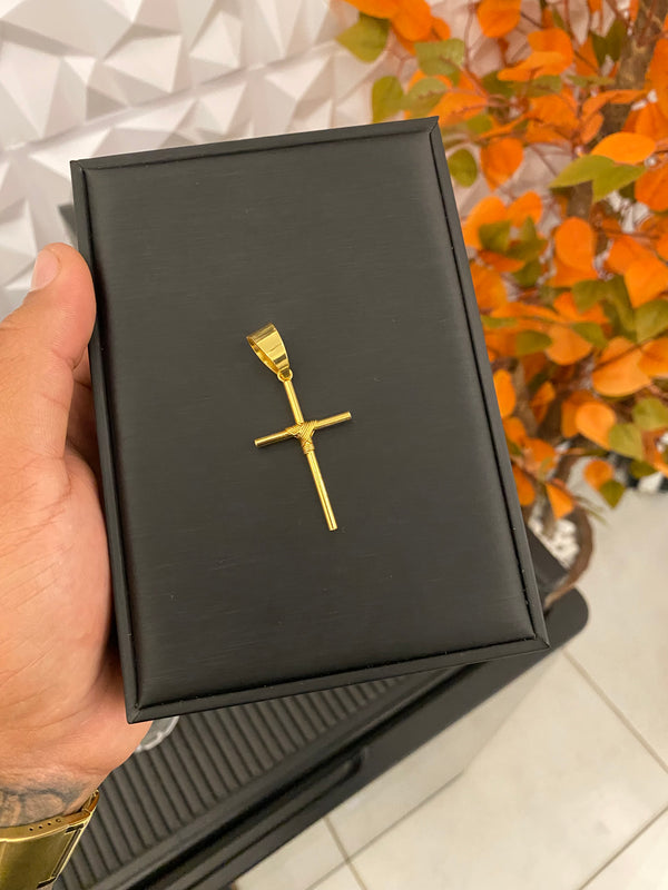 Pingente - Crucifixo com fio em enrolado médio