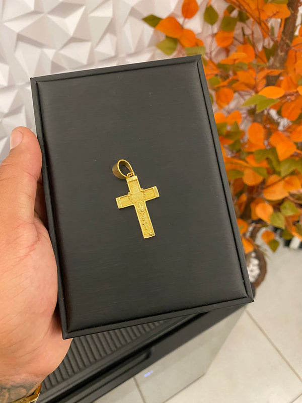 Pingente - Crucifixo com Cristo e terço