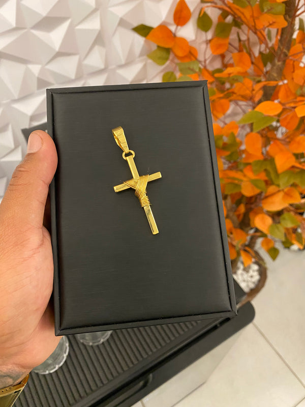 Pingente - Crucifixo com fio enrolado