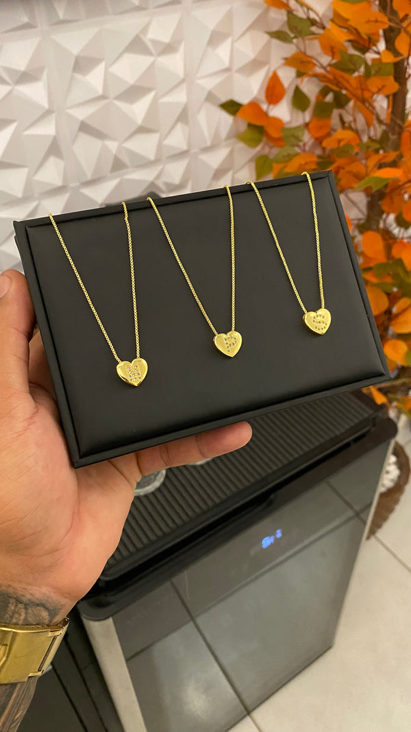 Corrente + pingente de letra cravejado